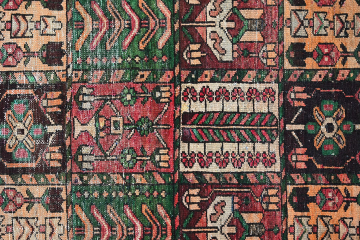 brown Accent rug 3' 10" x 6' 1"