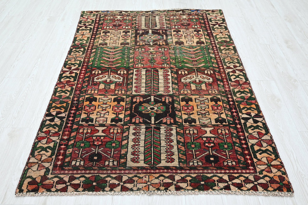 brown Accent rug 3' 10" x 6' 1"