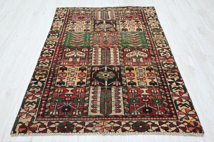 brown Accent rug 3' 10" x 6' 1"