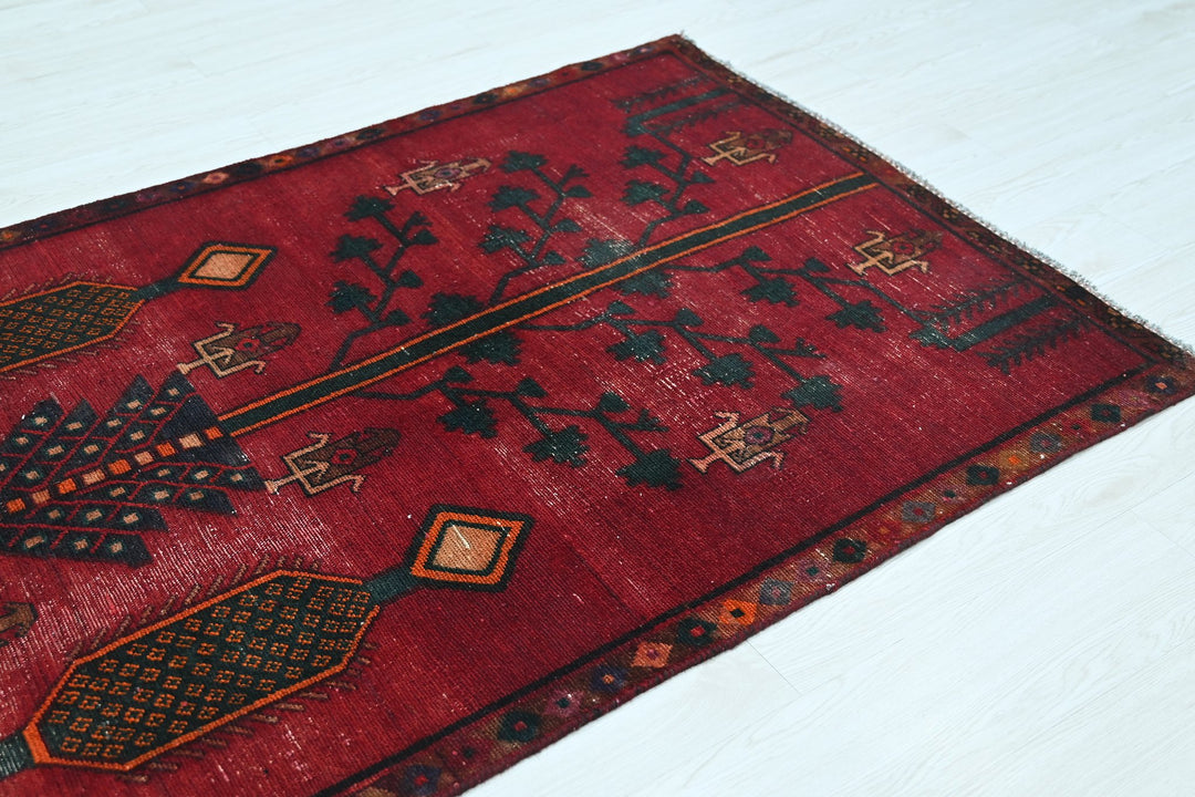 red Medium rug 3' 8" x 7' 1"
