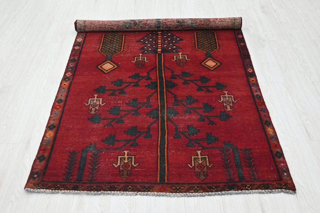 red Medium rug 3' 8" x 7' 1"