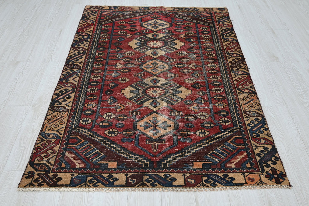 red Accent rug 4' 2" x 6' 2"