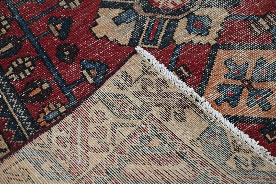 red Accent rug 4' 2" x 6' 2"