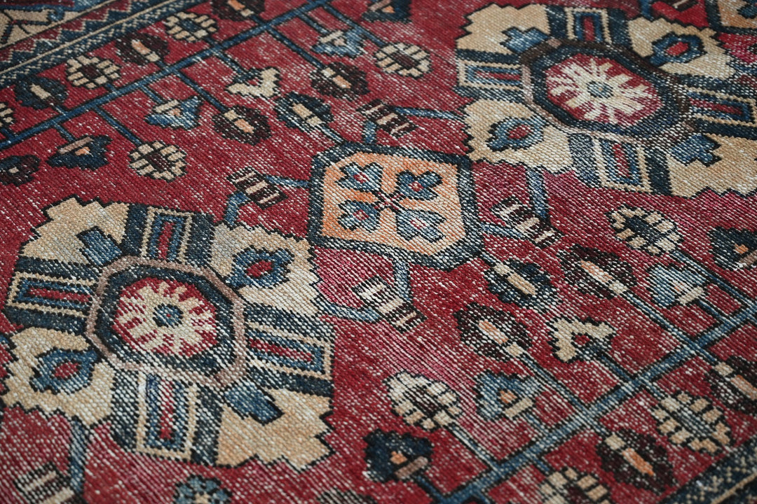 red Accent rug 4' 2" x 6' 2"