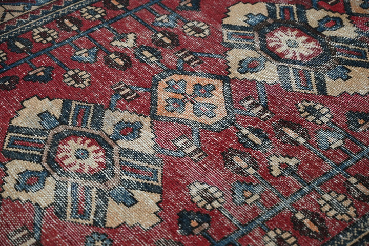 red Accent rug 4' 2" x 6' 2"