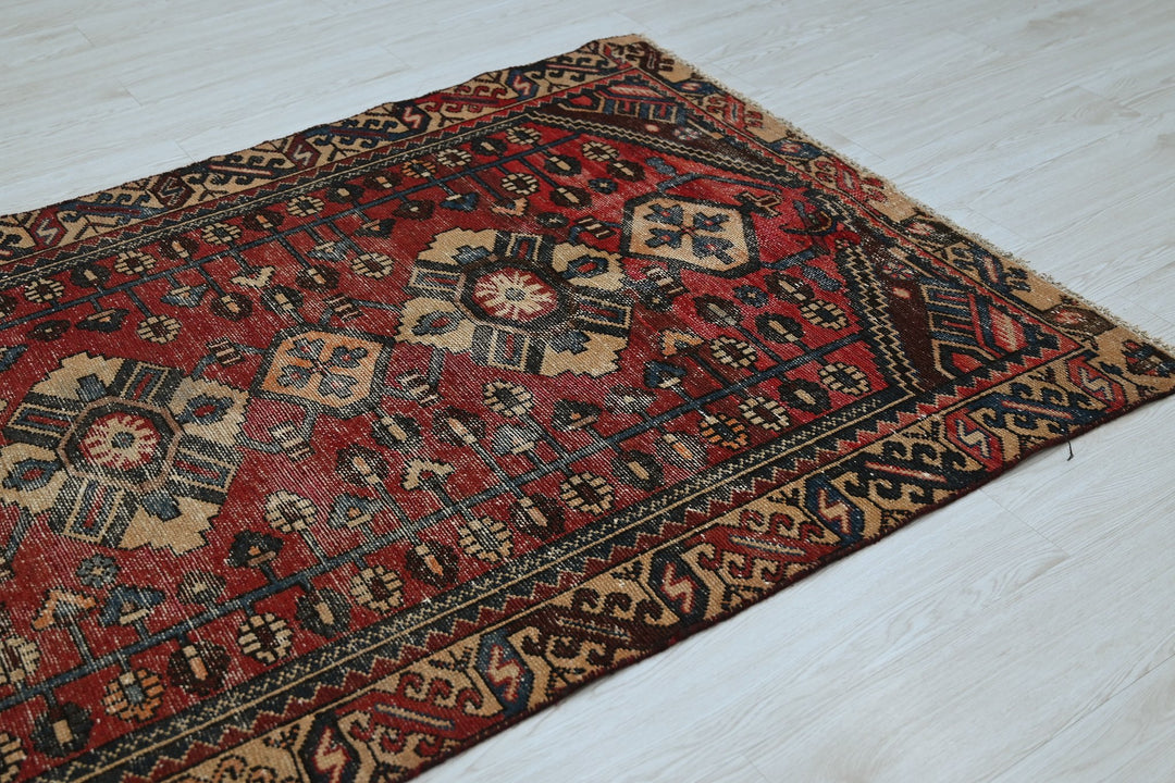red Accent rug 4' 2" x 6' 2"