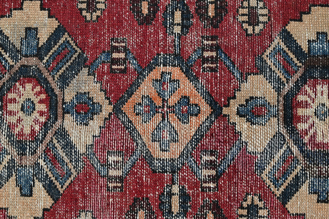 red Accent rug 4' 2" x 6' 2"