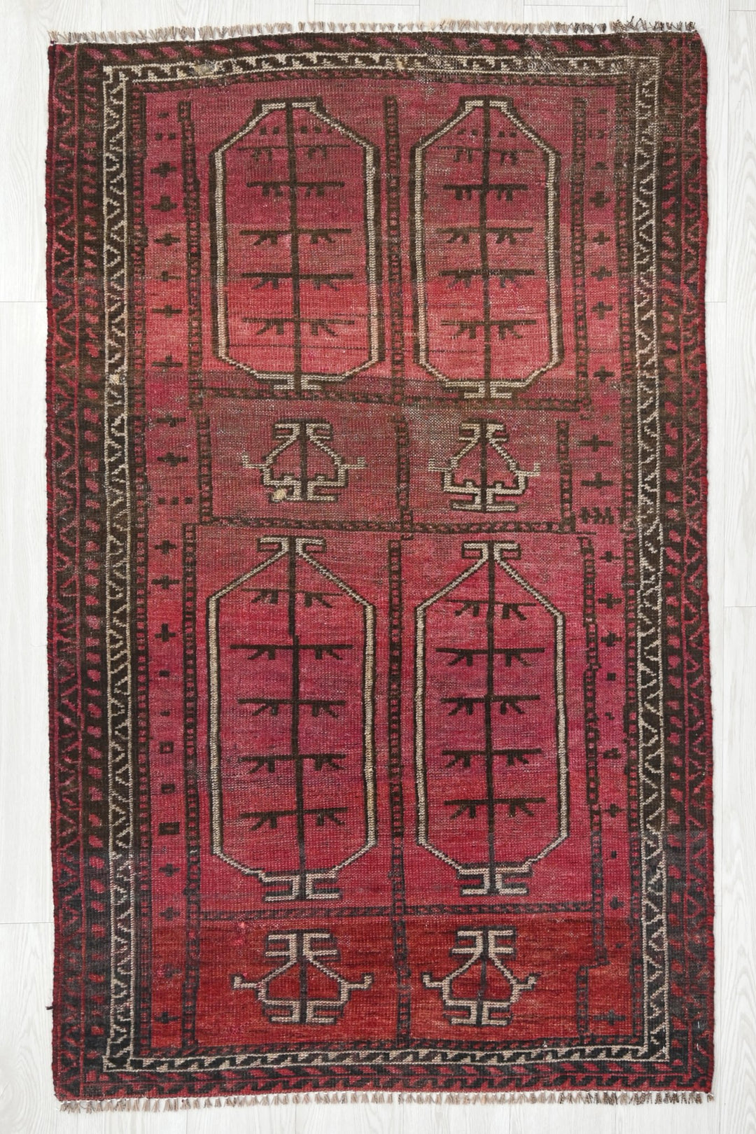 red Accent rug 3' 1" x 5' 2"