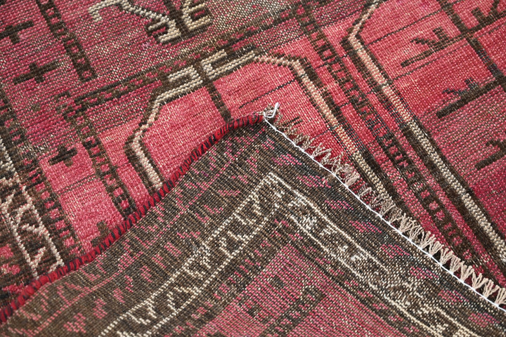 red Accent rug 3' 1" x 5' 2"