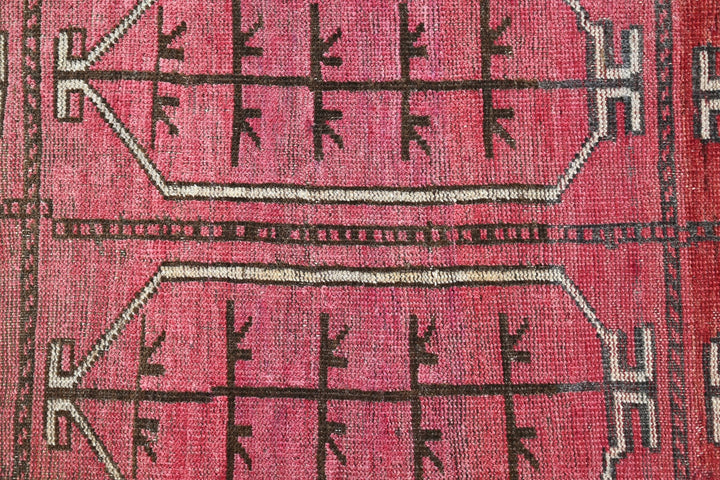 red Accent rug 3' 1" x 5' 2"