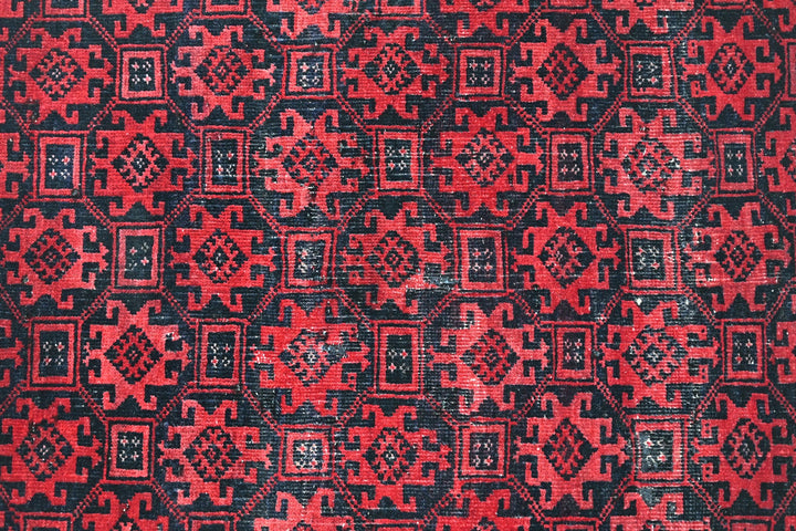 red Accent rug 2' 11" x 5' 0"