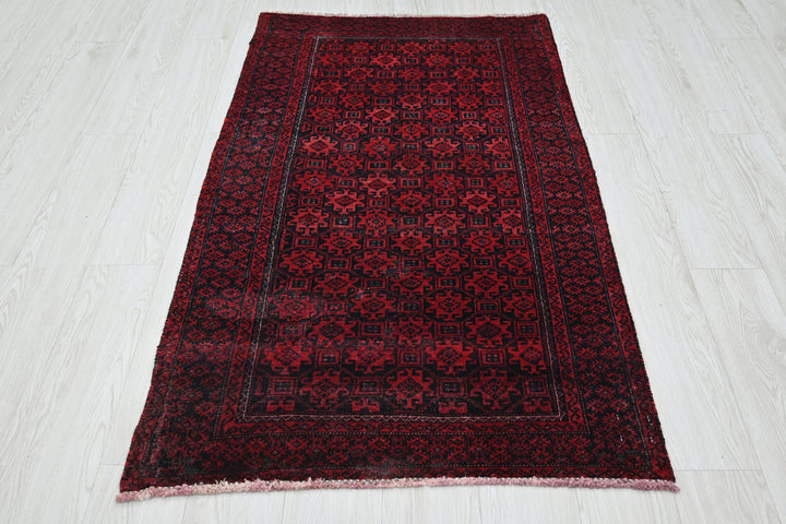red Accent rug 2' 11" x 5' 0"