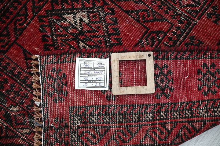 Accent rug 2' 11" x 6' 6"