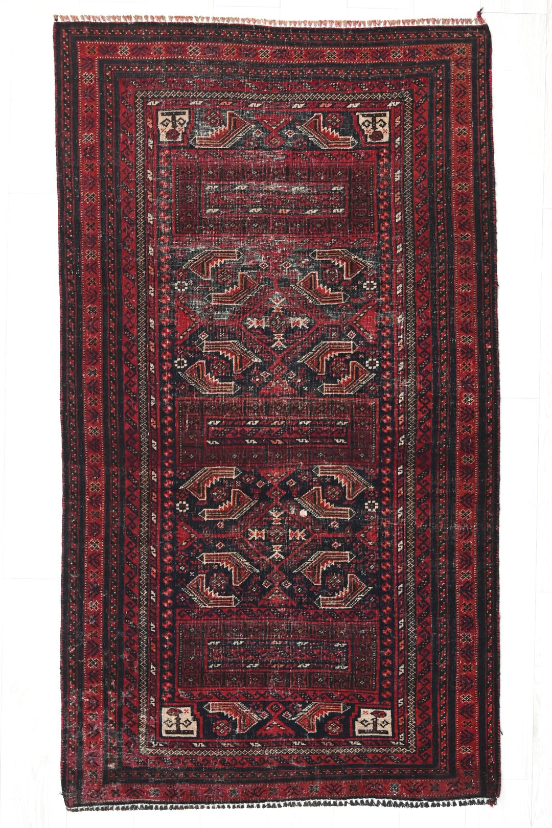 Accent rug 3' 3" x 6' 1"