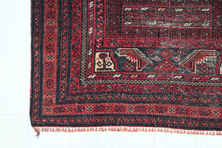 Accent rug 3' 3" x 6' 1"