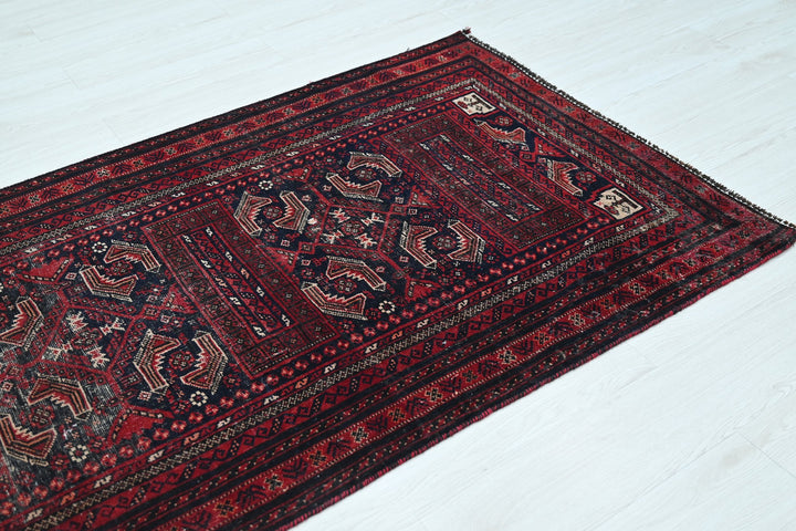 Accent rug 3' 3" x 6' 1"
