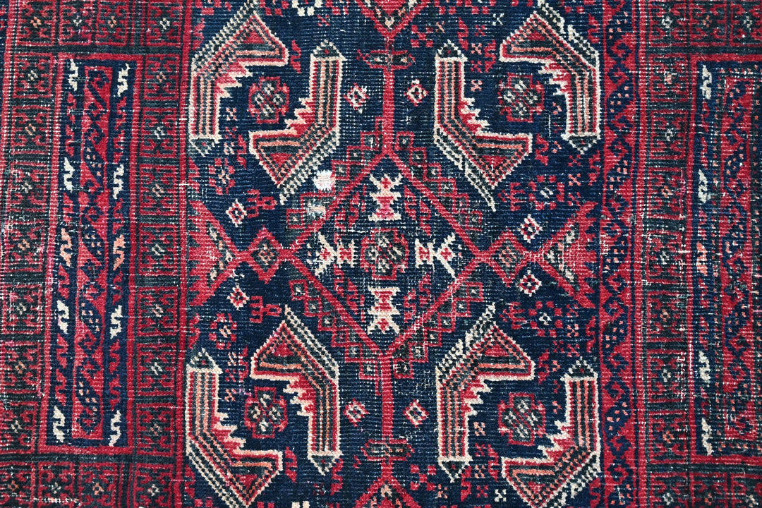Accent rug 3' 3" x 6' 1"