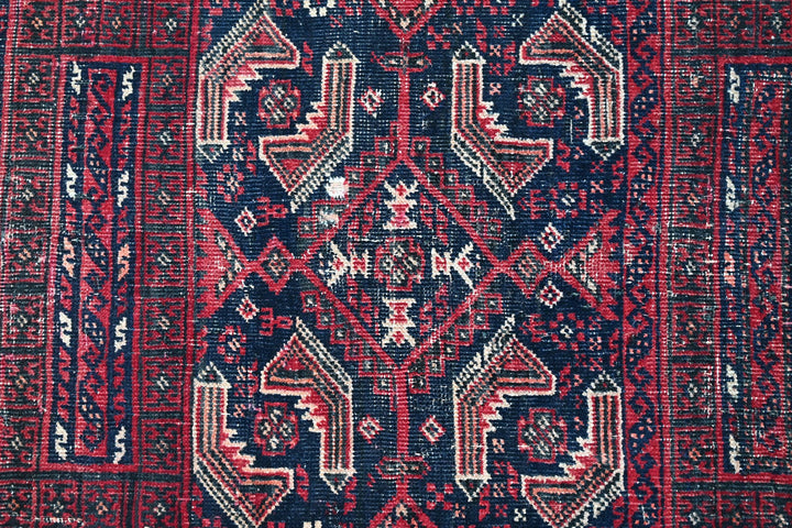 Accent rug 3' 3" x 6' 1"