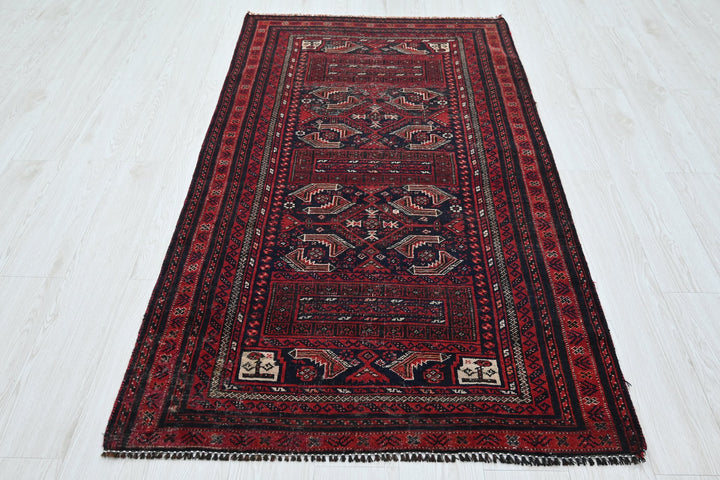 Accent rug 3' 3" x 6' 1"