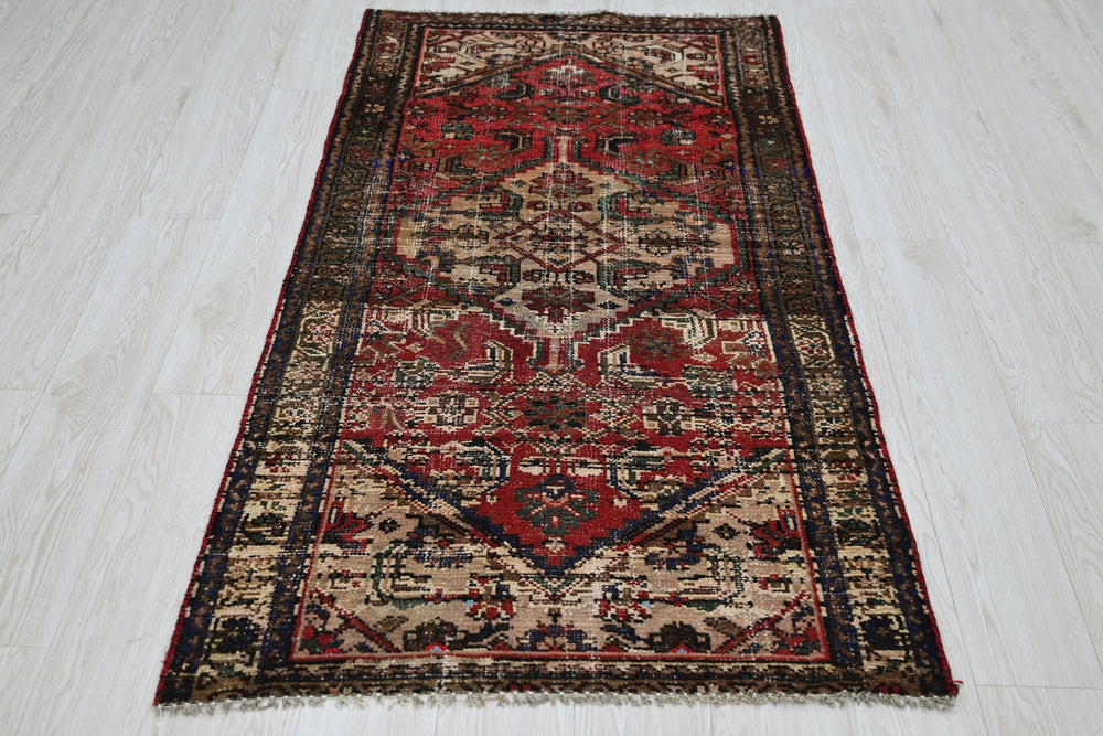 red Accent rug 2' 10" x 5' 10"
