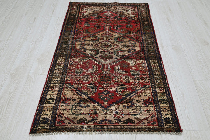 red Accent rug 2' 10" x 5' 10"