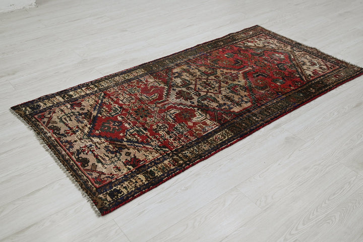red Accent rug 2' 10" x 5' 10"