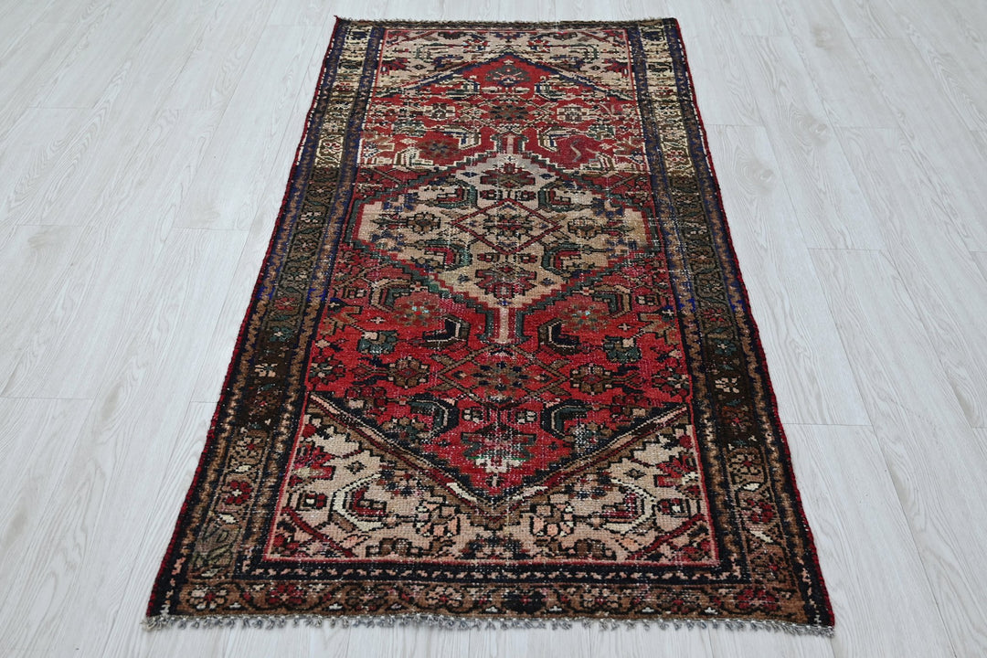 red Accent rug 2' 10" x 5' 10"