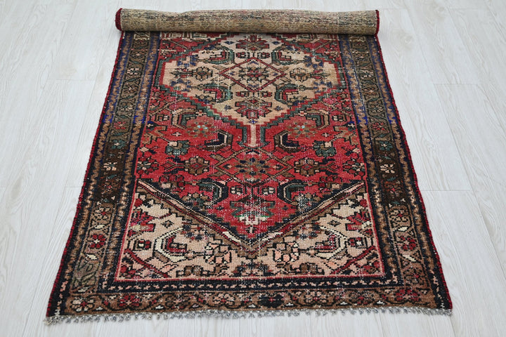 red Accent rug 2' 10" x 5' 10"