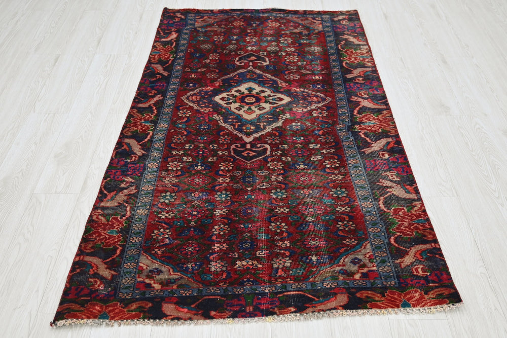 red Accent rug 3' 4" x 6' 0"