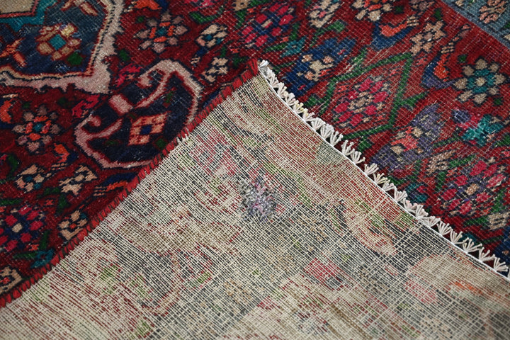 red Accent rug 3' 4" x 6' 0"