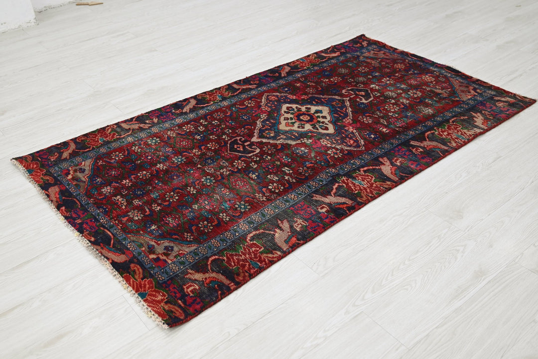 red Accent rug 3' 4" x 6' 0"