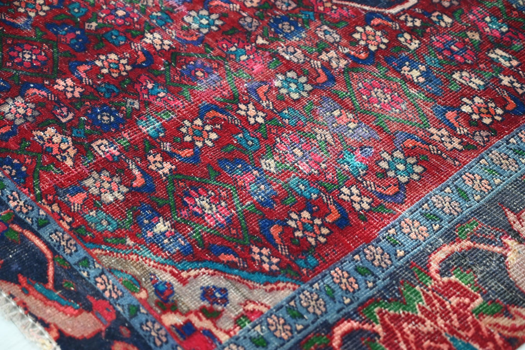 red Accent rug 3' 4" x 6' 0"
