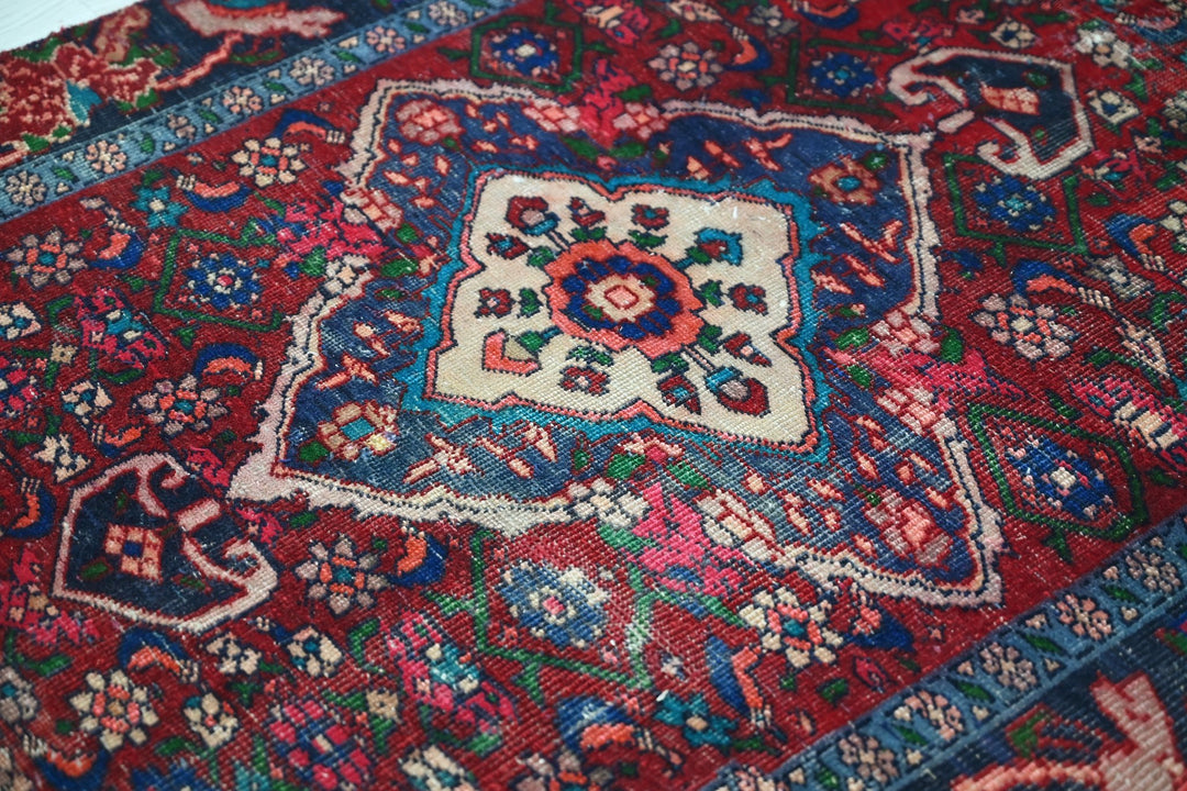 red Accent rug 3' 4" x 6' 0"