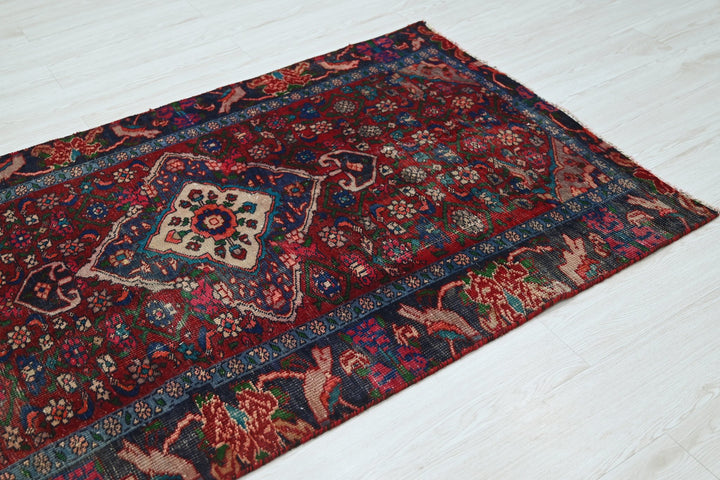red Accent rug 3' 4" x 6' 0"