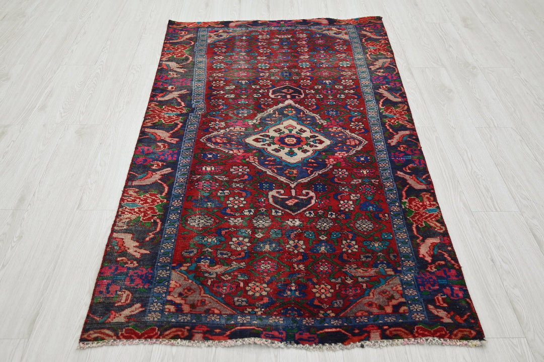 red Accent rug 3' 4" x 6' 0"