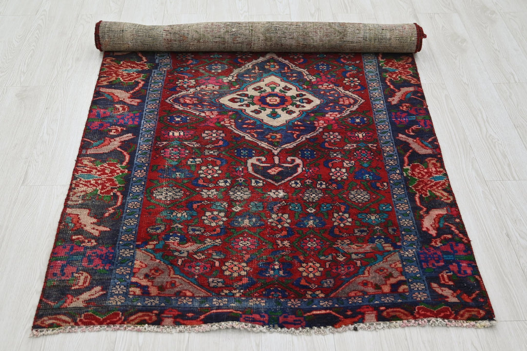 red Accent rug 3' 4" x 6' 0"