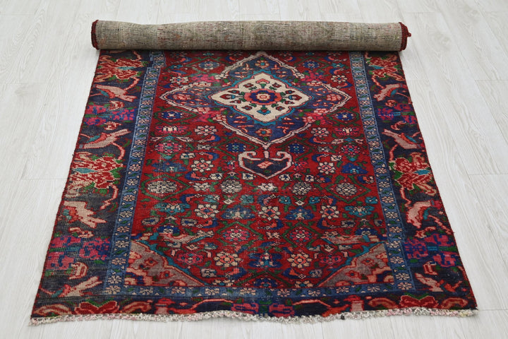 red Accent rug 3' 4" x 6' 0"