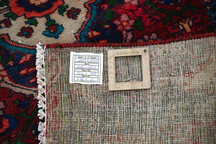 red Accent rug 3' 4" x 6' 0"
