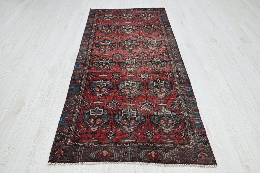 red Medium rug 3' 2" x 7' 5"