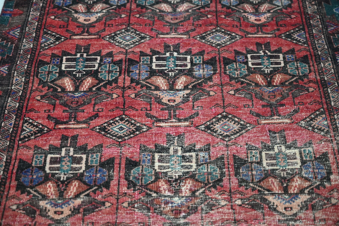 red Medium rug 3' 2" x 7' 5"