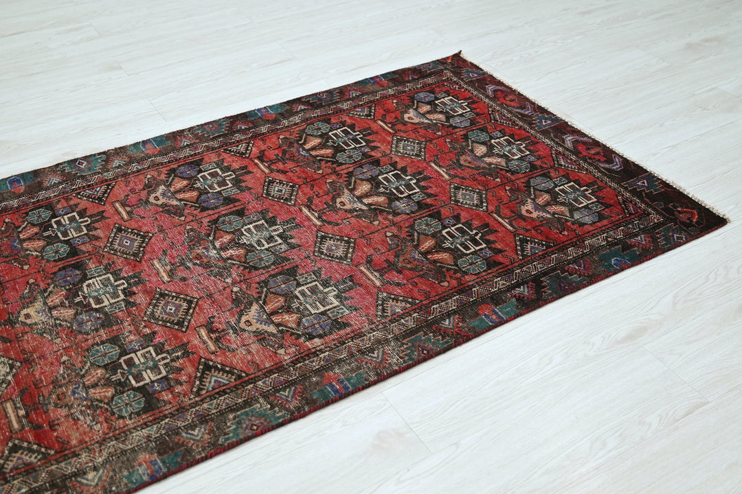 red Medium rug 3' 2" x 7' 5"
