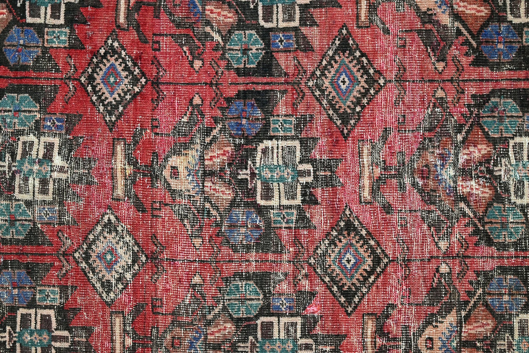 red Medium rug 3' 2" x 7' 5"