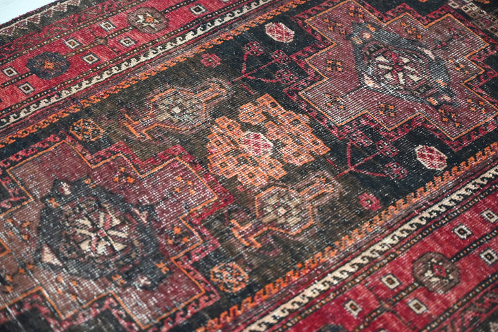 red Accent rug 2' 10" x 5' 1"