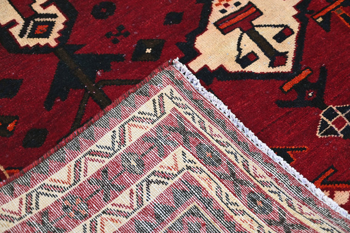 red Medium rug 5' 4" x 7' 10"