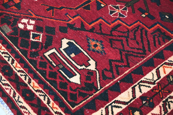 red Medium rug 5' 4" x 7' 10"