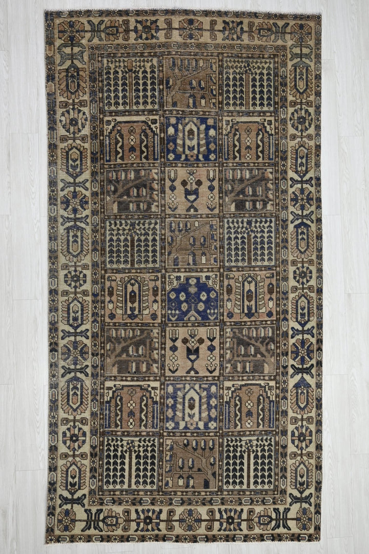 brown Large rug 5' 0" x 9' 9"