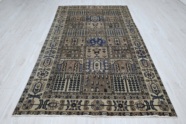 brown Large rug 5' 0" x 9' 9"