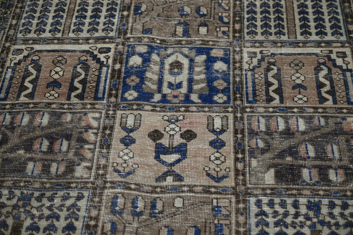 brown Large rug 5' 0" x 9' 9"