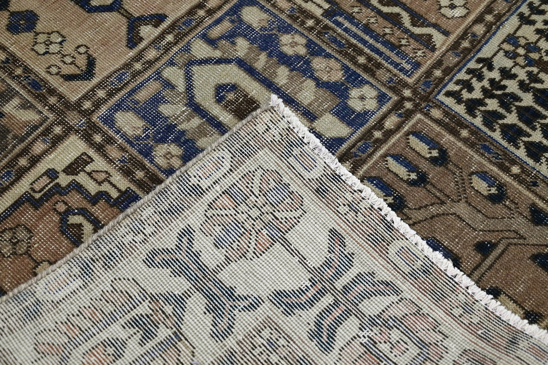 brown Large rug 5' 0" x 9' 9"