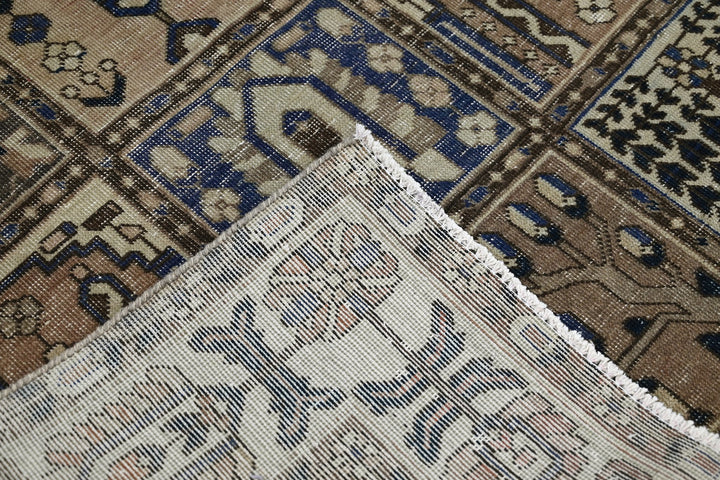 brown Large rug 5' 0" x 9' 9"
